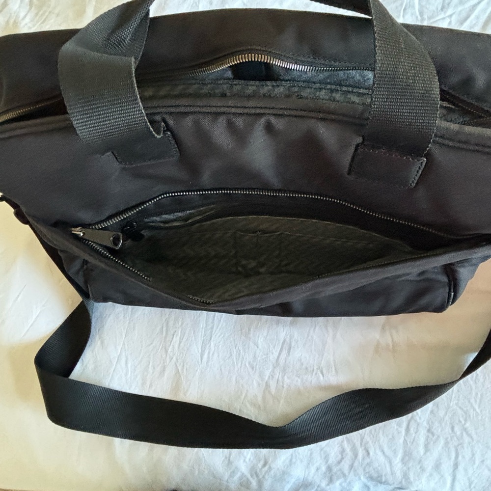 Lo and sons messenger bag